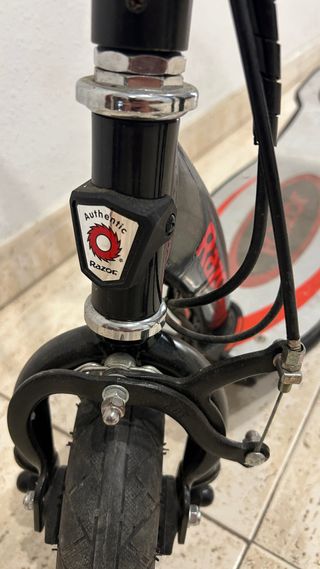 Patinete eléctrico Razor E100 averiado 
