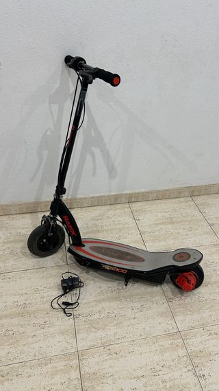 Patinete eléctrico Razor E100 averiado 
