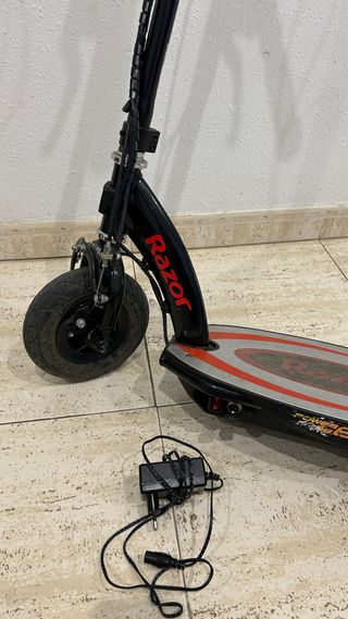 Patinete eléctrico Razor E100 averiado 
