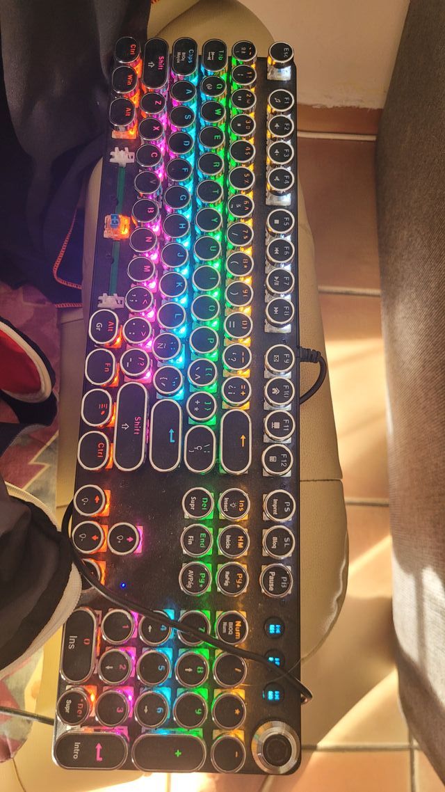 Teclado gaming RGB
