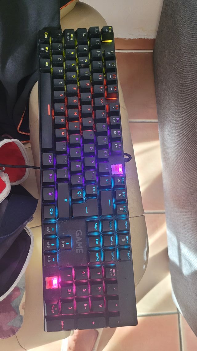 Teclado gaming RGB