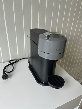 Cafetera Nespresso Vertuo Gris