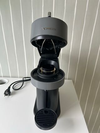 Cafetera Nespresso Vertuo Gris
