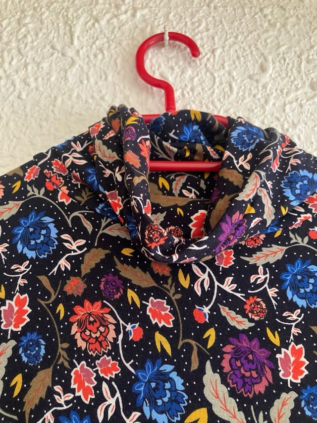 Camisetas cuello alto flores - Talla M