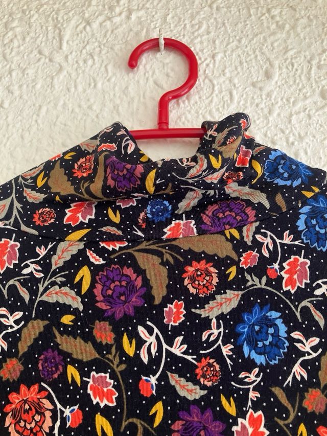 Camisetas cuello alto flores - Talla M