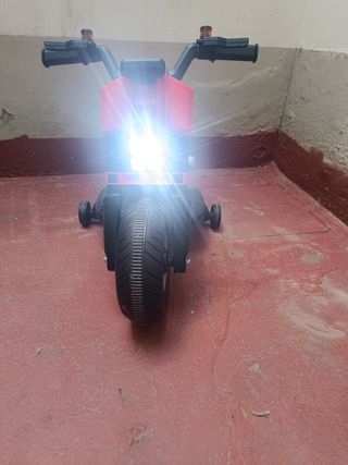 Moto eléctrica infantil roja