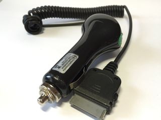 Caricabatteria da auto per iPhone 4 iPad 2