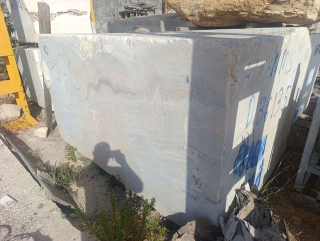 Varios bloques de mármol y onix