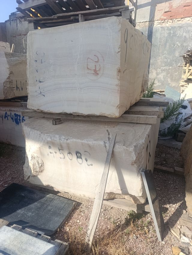 Varios bloques de mármol y onix