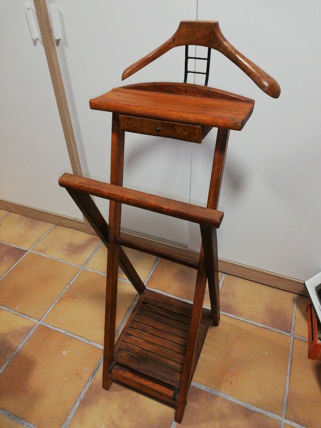 Galán de noche de madera 