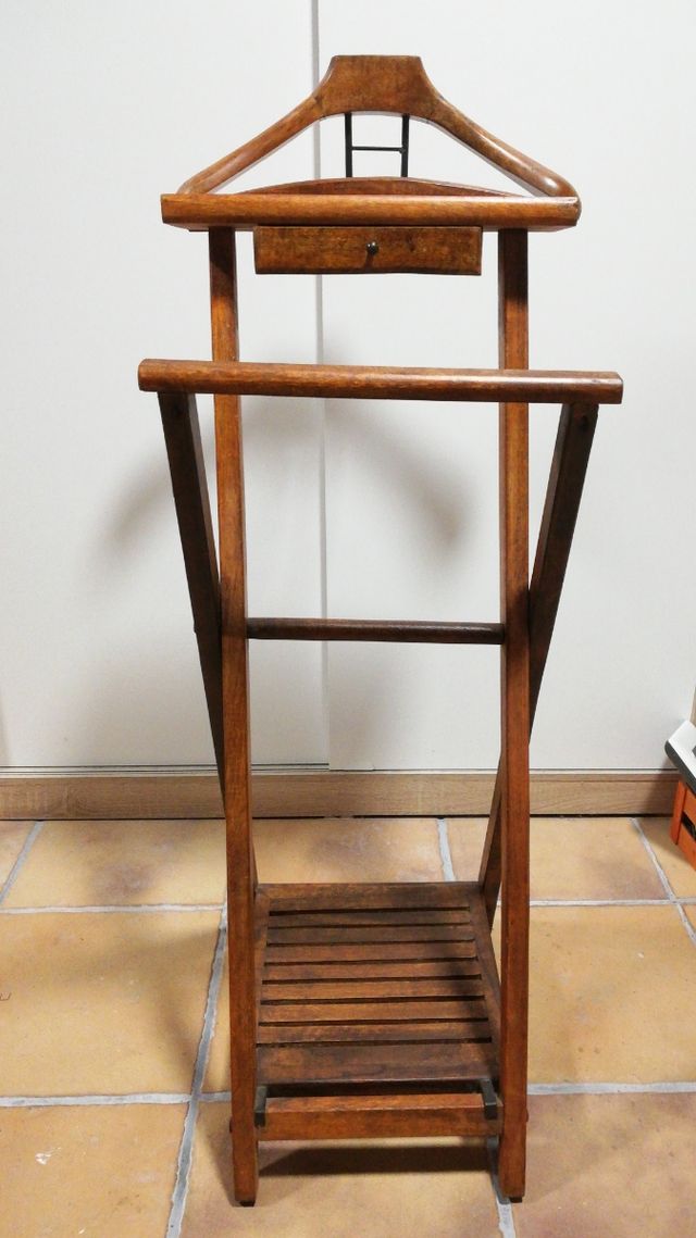 Galán de noche de madera 