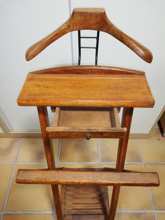 Galán de noche de madera 