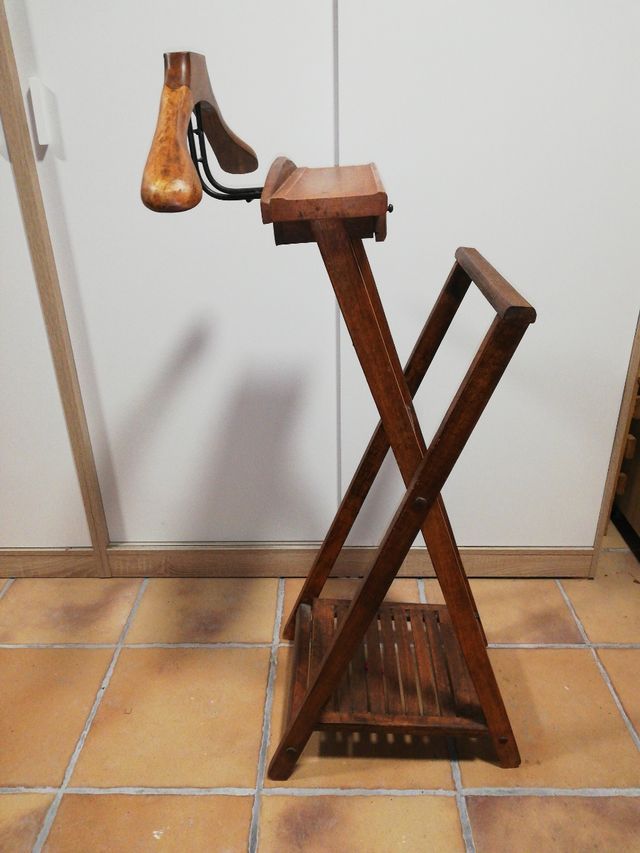 Galán de noche de madera 