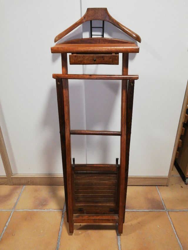 Galán de noche de madera 