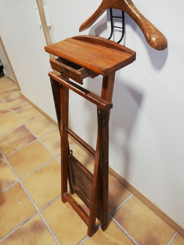 Galán de noche de madera 