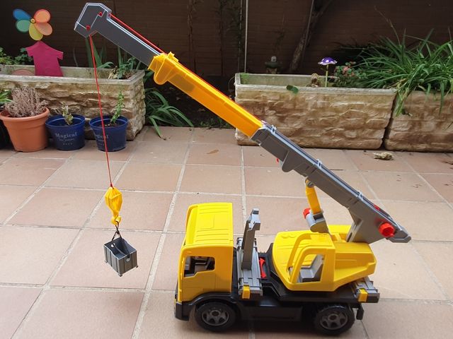 Grúa de construcción de juguete