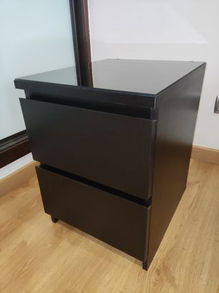 Comodino Ikea Malm, nero/marrone.