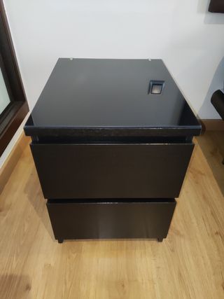 Comodino Ikea Malm, nero/marrone.