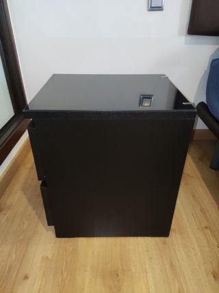 Comodino Ikea Malm, nero/marrone.