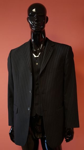 Traje de hombre a rayas diplomáticas 
