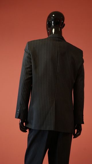 Traje de hombre a rayas diplomáticas 