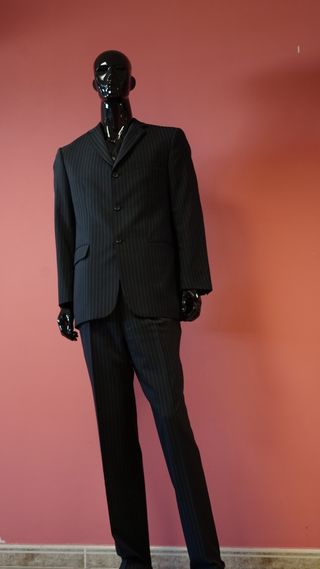 Traje de hombre a rayas diplomáticas 