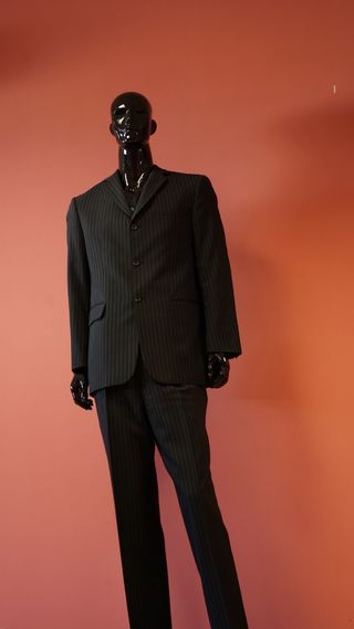 Traje de hombre a rayas diplomáticas 