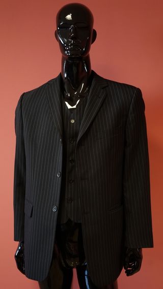 Traje de hombre a rayas diplomáticas 