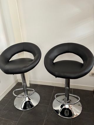 2 Taburetes Altos Negros - Metal y Piel Sintética