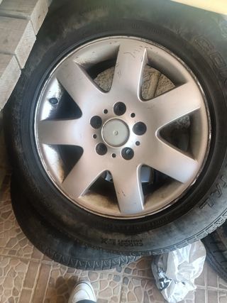 Se venden 4 ruedas con llantas ,2 y 2 +1 sin goma 