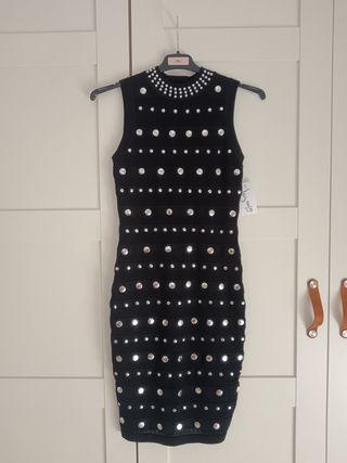 Vestido negro mini tachuelas
