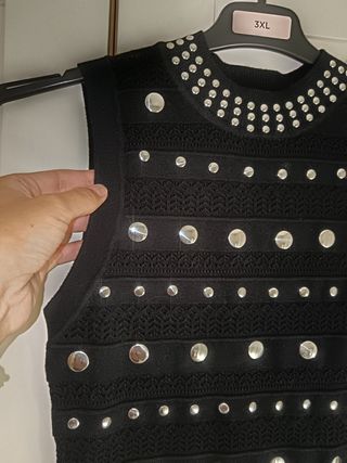 Vestido negro mini tachuelas
