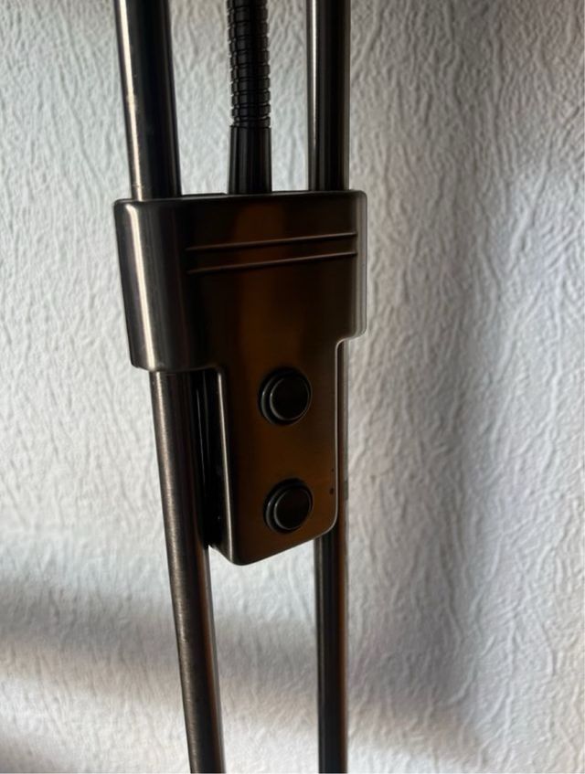 Lámpara de pie moderna - metal y cristal