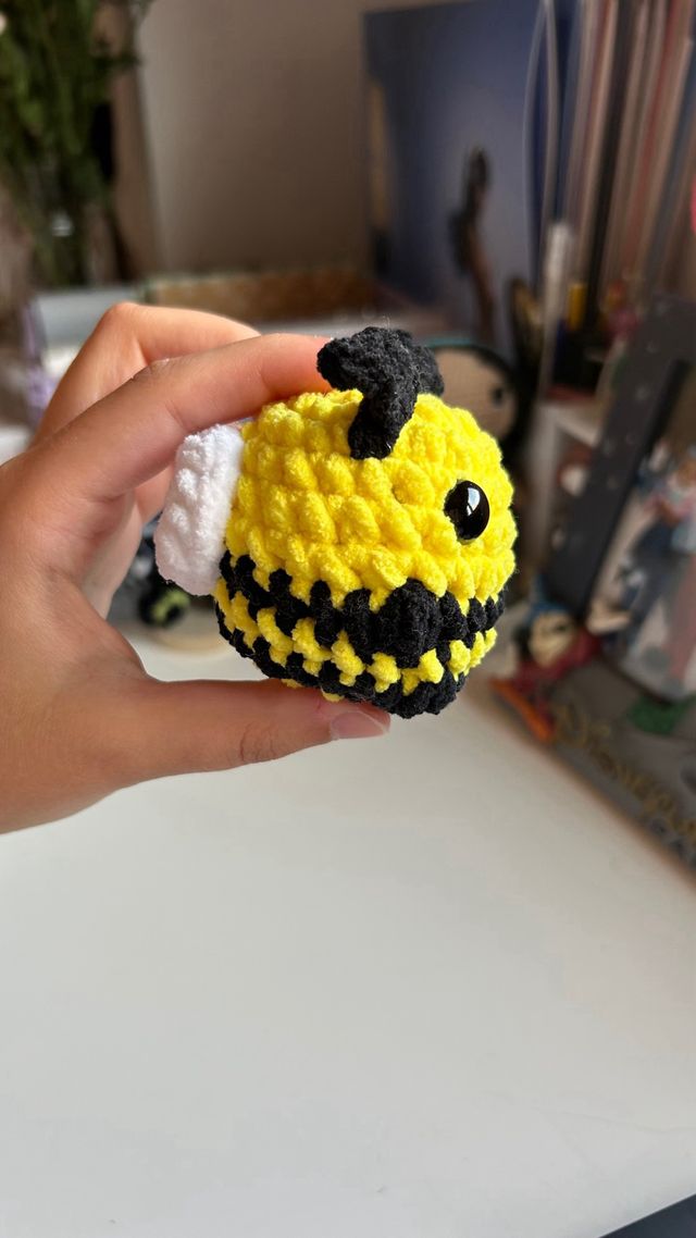 Abeja amigurumi de crochet