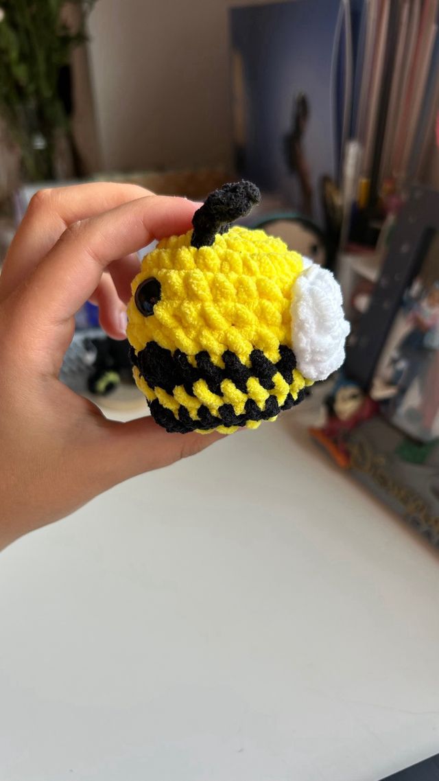 Abeja amigurumi de crochet