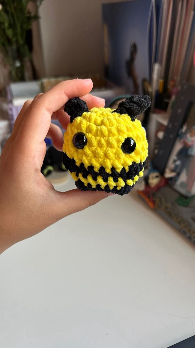 Abeja amigurumi de crochet