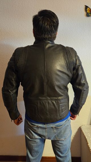 Chaqueta cuero Levior moto