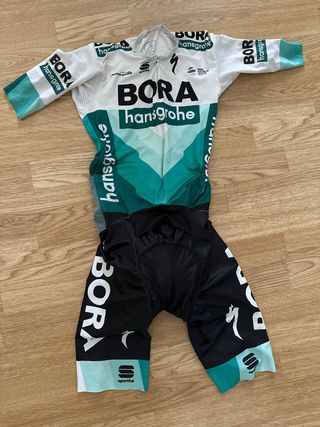 mono de ciclismo Bora Hansgrohe