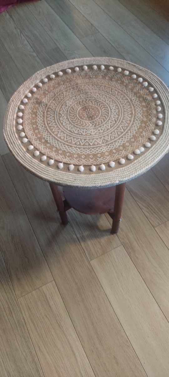 Mesa redonda de madera - Decorativa