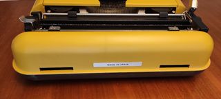Macchina da scrivere Underwood 319 giallo ocra