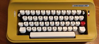 Macchina da scrivere Underwood 319 giallo ocra