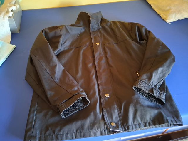 Chaqueta negra ligera