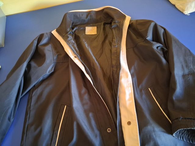 Chaqueta negra ligera