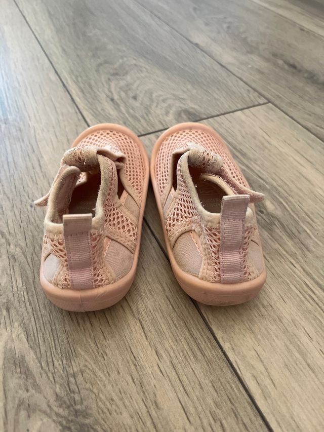 Zapatillas agua niña.
