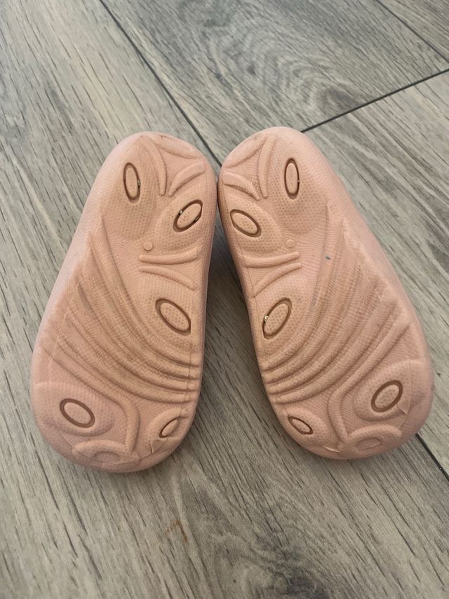 Zapatillas agua niña.