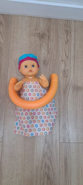 Muñeca Nenuco nadadora