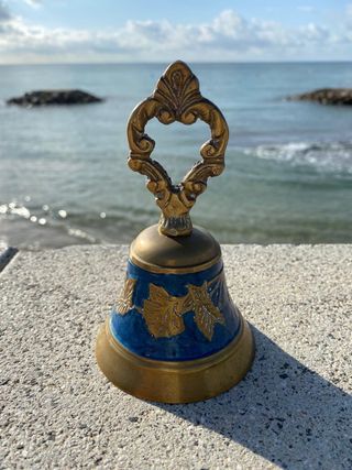Campana latón azul vintage de India