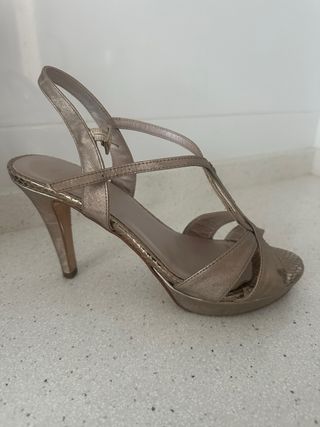 Zapatos dorados boda tacón alto. cómo nuevos