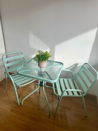 Mesa y 2 sillas metal jardín