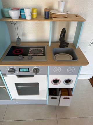 Cocina juguete madera infantil. Con complementos. 
